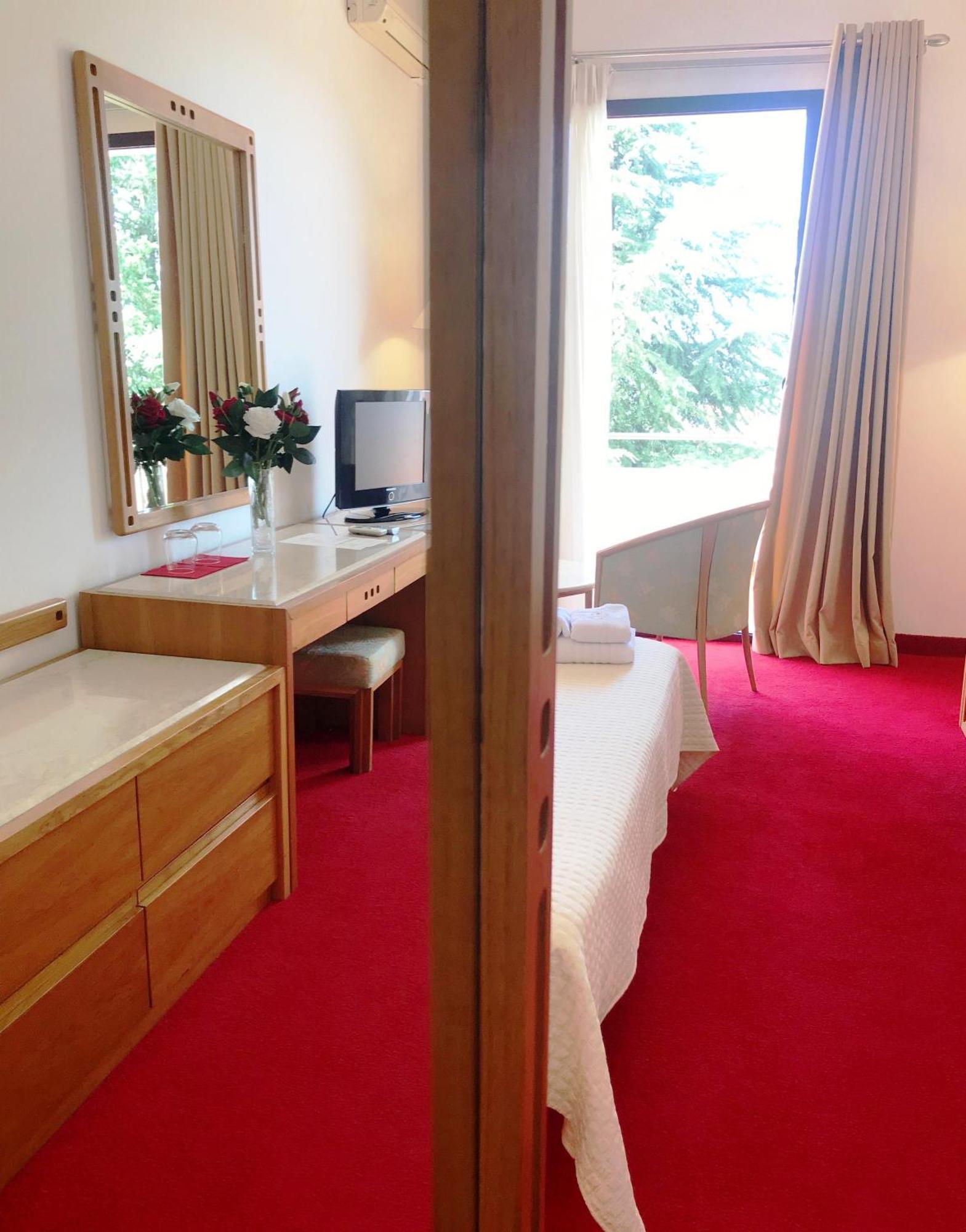 Chateau Linza Resort Тирана Экстерьер фото
