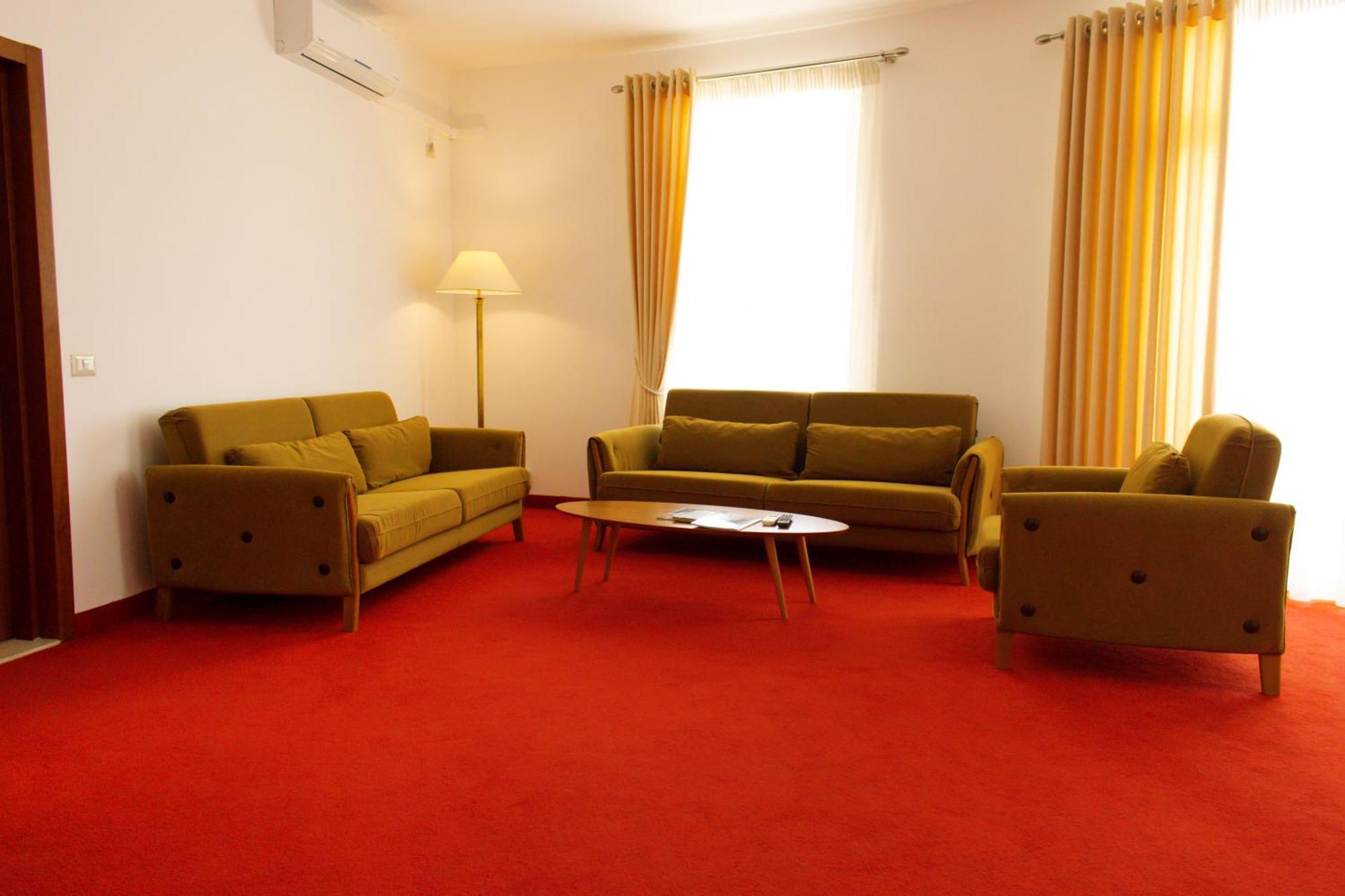 Chateau Linza Resort Тирана Экстерьер фото