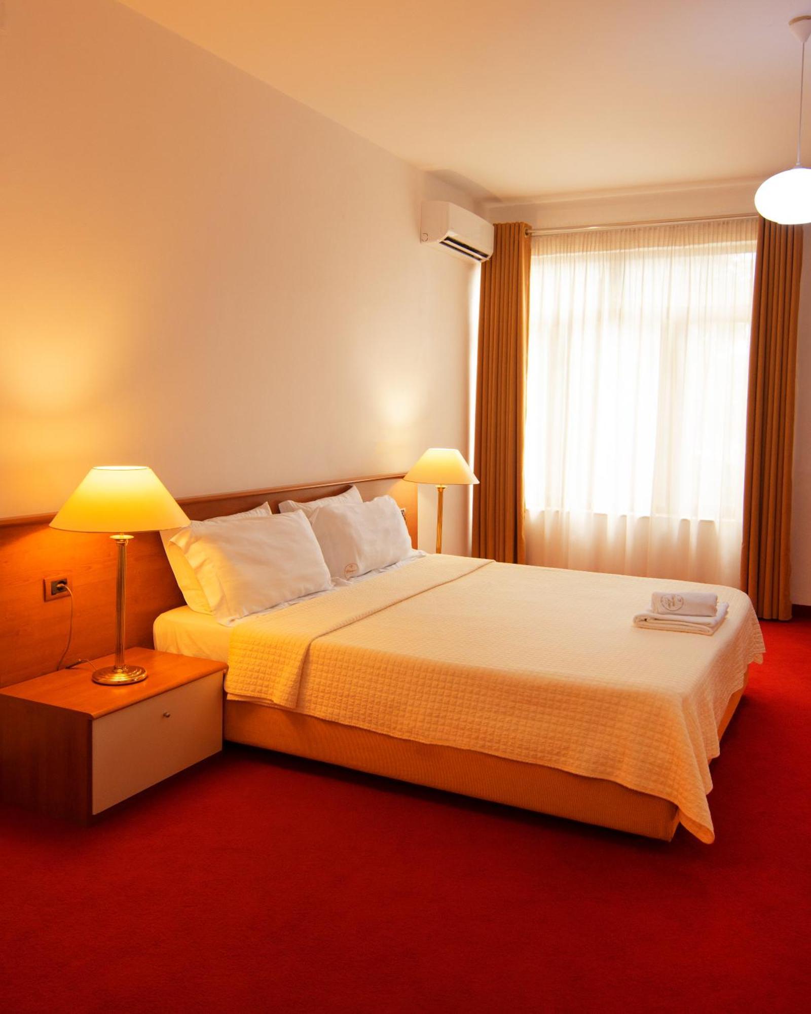 Chateau Linza Resort Тирана Экстерьер фото